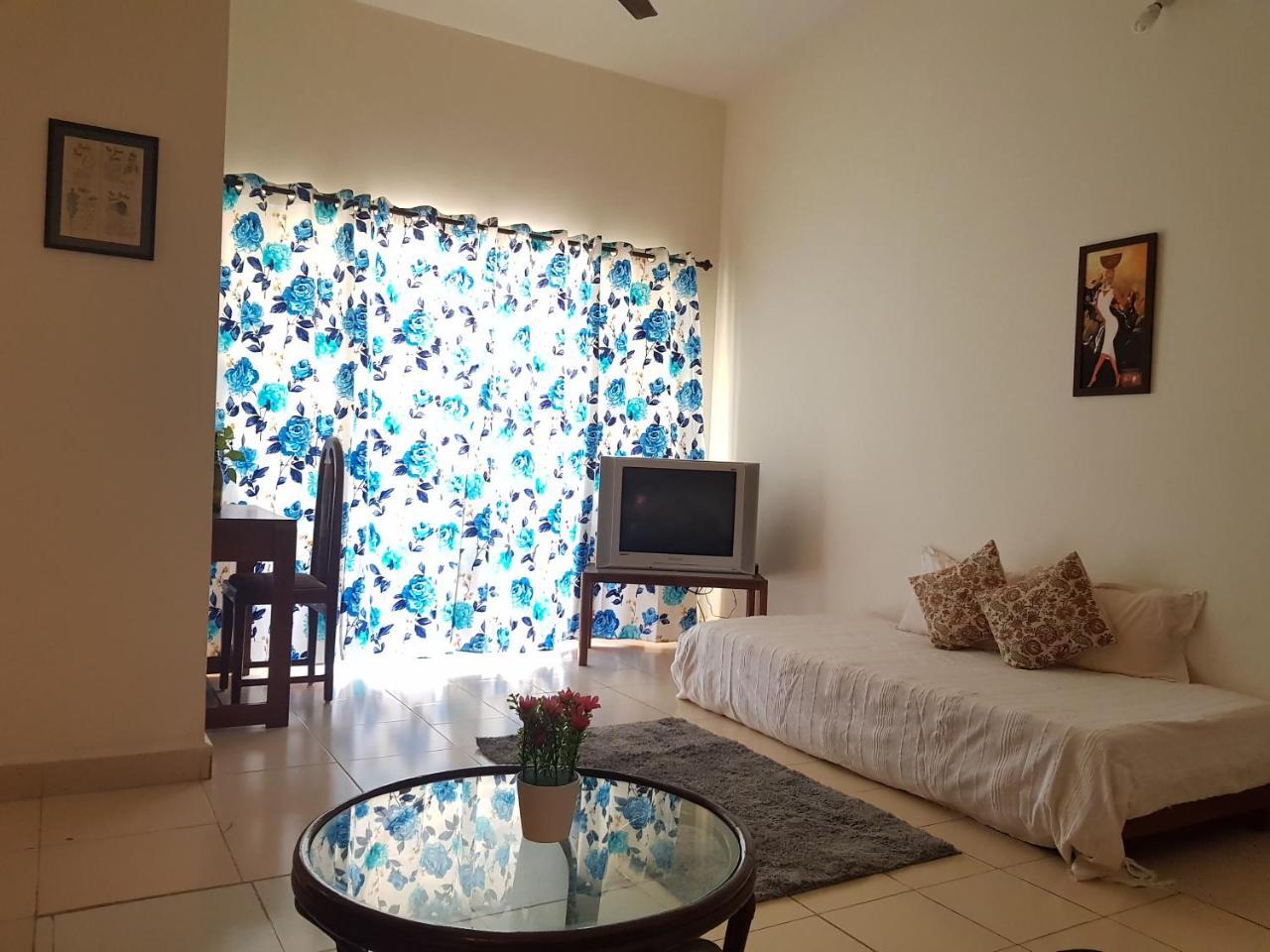 1 Bedroom Spacious Apartment In 卡兰古特 外观 照片