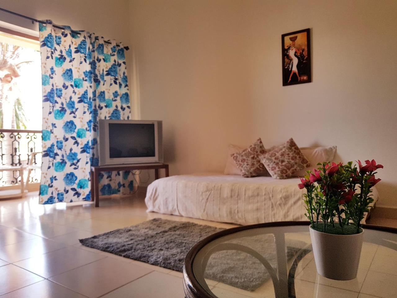 1 Bedroom Spacious Apartment In 卡兰古特 外观 照片