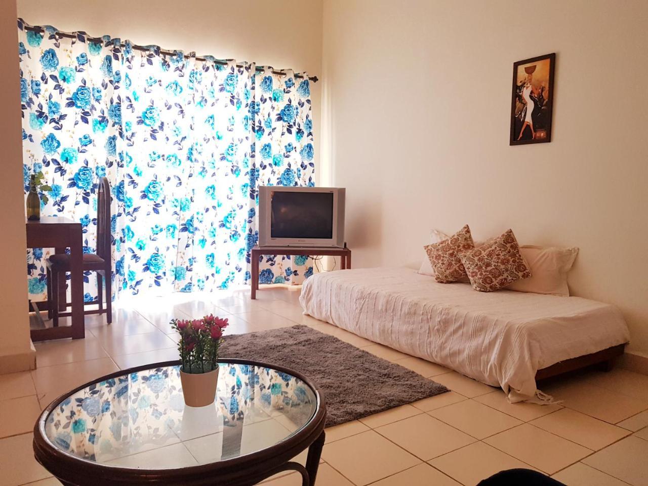1 Bedroom Spacious Apartment In 卡兰古特 外观 照片